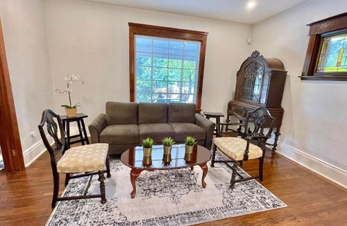Richmond Hill Apartment | Spacious 3 BR house in Heart of the City