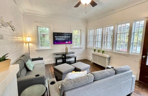 Richmond Hill Apartment | Spacious 3 BR house in Heart of the City