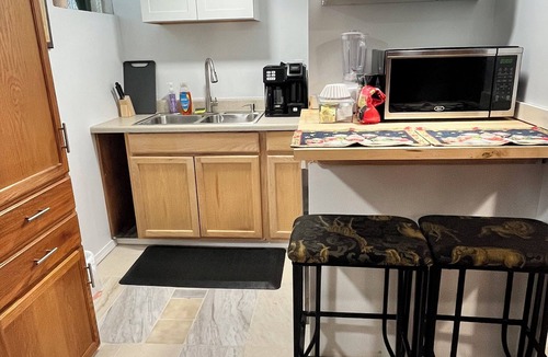 Campbell House | Spacious 3 level 4-bedroom house- 2 Full kitchens-2 king beds and 3 queen beds.