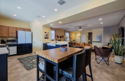 Gilbert House | Spacious 3BR/Office - Backyard Oasis with hot tub - 2 car Garage - Gilbert, AZ