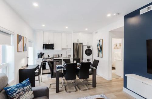 Grange Park Hotel | Spacious 3BR Suite for 10 w Patio Heart of Toronto