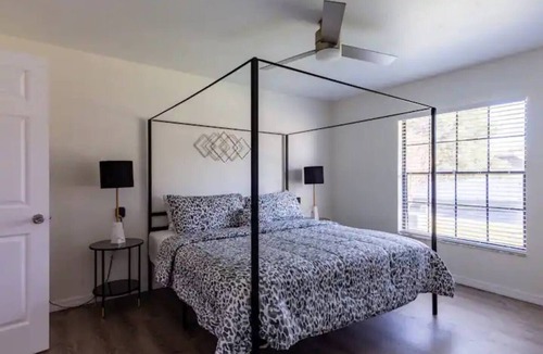 Indian Ridge House | Spacious 4-bedroom Dream Getaway Nr Disney! Own Pool & Modern Feel!