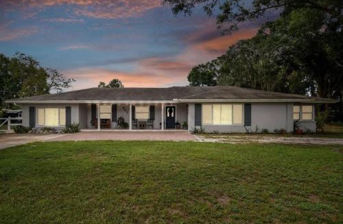 Lutz House | Spacious 4 Bedroom Entire Home, Tampa, Fire Pit