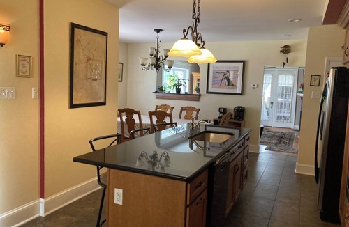 Manoa House | Spacious 4-bedroom house with WiFi, Close to Philly in wonderful Havertown