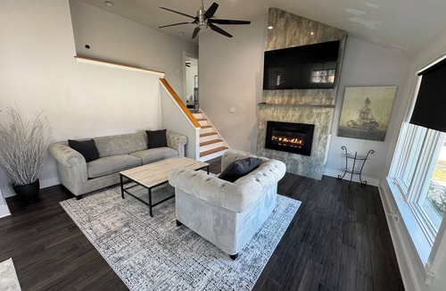 Radnor House | Spacious 4-bedroom house dual primary suites, updated, pets and kids friendly!
