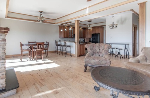 Hammond House | Spacious 4-bedroom overlooking Singer Castle including boat slip on the river