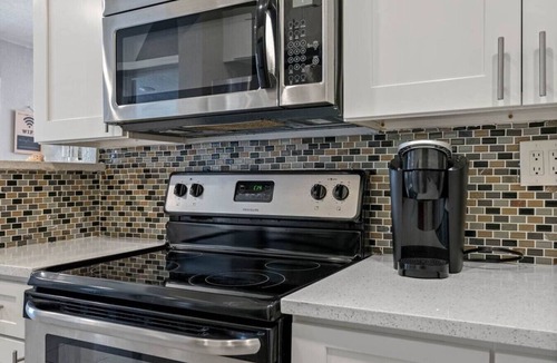 Greater Palm River Point CDC House | Spacious 4 bedroom-Screened pool-Fenced backyard.