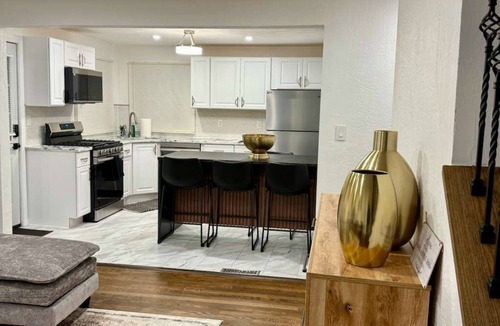 Bethel Park House | Spacious 4-bedroom house in tranquil Bethel Park with AC