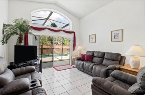 Seasons House | Spacious 4 BR Pool Home home