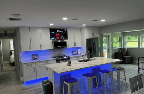 Pompano Beach House | Spacious 4‑Room Group Retreat Sleeps 12 w/Hot Tub, EV Charging