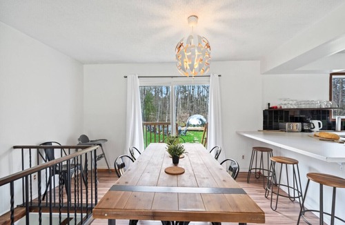 Algonquin Highlands House | Spacious 4BR Cottage w DOME! Hot Tub, Sauna, Wifi!