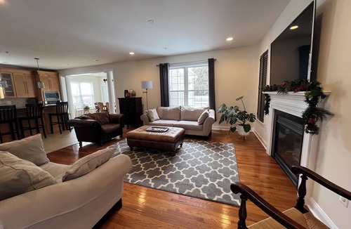 Broomall House | Spacious 4B centrally located bet. Villanova & Newtown Sq -5 miles to Aronimink!