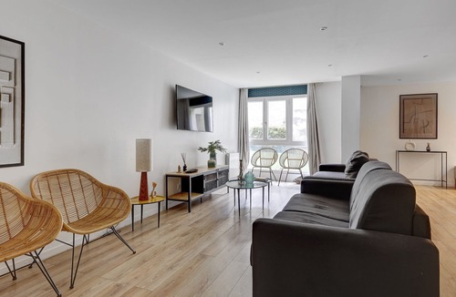 Amerique Apartment | Spacious 4BDR in Buttes Chaumont pour 12 pers