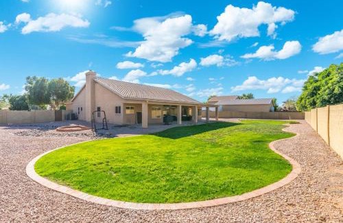 Gilbert House | Spacious 4BR Home Patio Huge Yard Sleeps 18 Grill