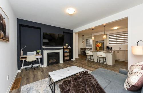 Halton Regional Municipality House | Spacious 4br25ba Retreat W King Beds, Desk, Dt