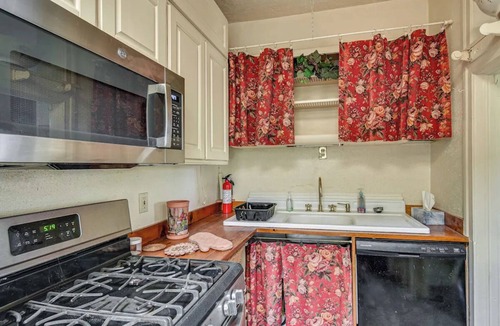 Trumbauersville House | Spacious 5-bedroom house with WiFi and AC in charming Bucks County PA