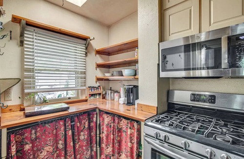 Trumbauersville House | Spacious 5-bedroom house with WiFi and AC in charming Bucks County PA