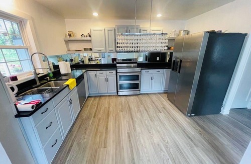 Ashland House | Spacious 5-bedroom apartment in charming Ashland with WiFi