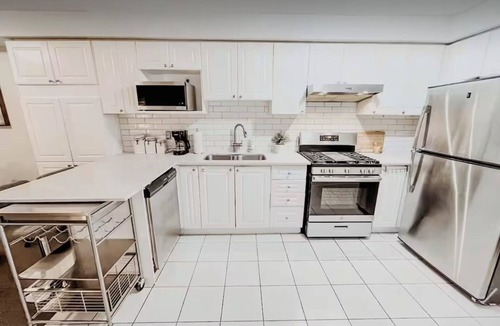 East Credit House | Spacious 5 bedroom house in Heartland