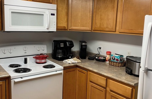 Altoona Condo | Spacious 5-bedroom condo in charming Altoona with AC