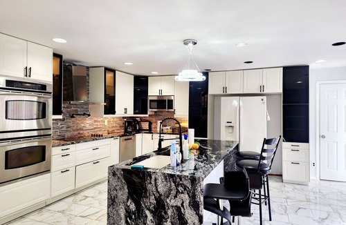 Bay Shore House | Spacious 5-bedroom house in lovely multi million dollars area with AC