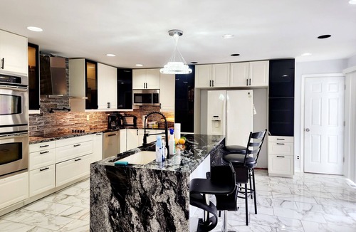 Bay Shore House | Spacious 5-bedroom house in fantastic Bay Shore with AC