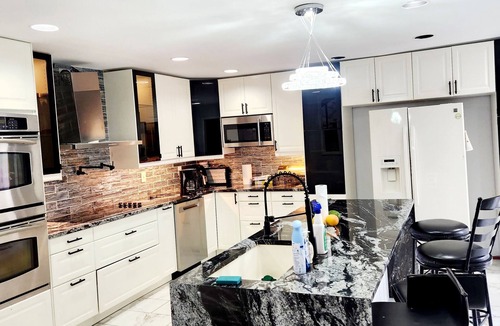 Bay Shore House | Spacious 5-bedroom house in lovely multi million dollars area with AC