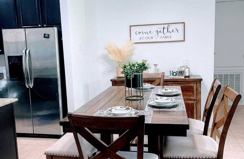 Palmetto House | Spacious 5-bedroom house with AC and WiFi in charming Palmetto