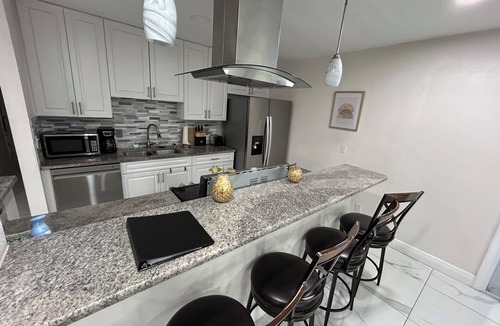 Town N County Park House | Spacious 5-bedroom house in brilliant Tampa with AC, WiFi