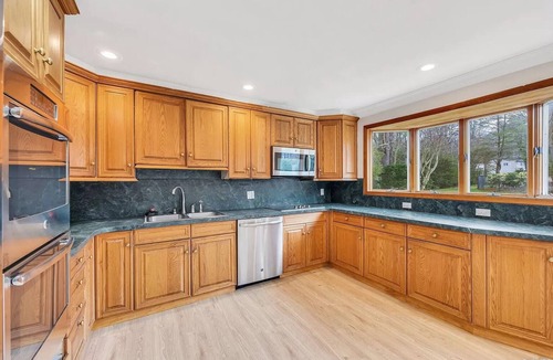 Dix Hills House | Spacious 6-bedroom house centrally located with pool in charming Dix Hills.