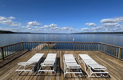 Sheldrake House | Spacious 6-bedroom house on Cayuga Lake in the heart of the Finger Lakes!