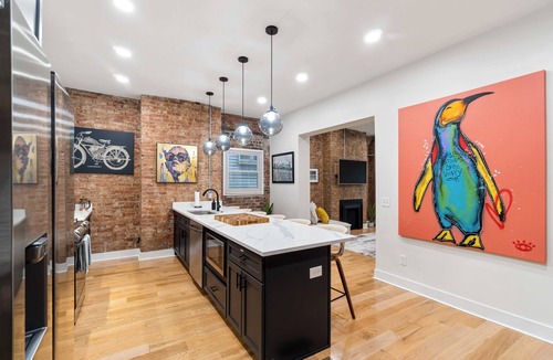 Bloomfield House | Spacious 6-Bedroom Retreat Near Pitt, CMU & Downtown Pittsburgh