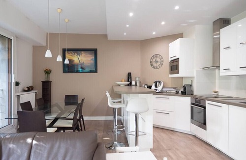 Issy-les-Moulineaux Apartment | Spacious and quiet apartment with shared garden