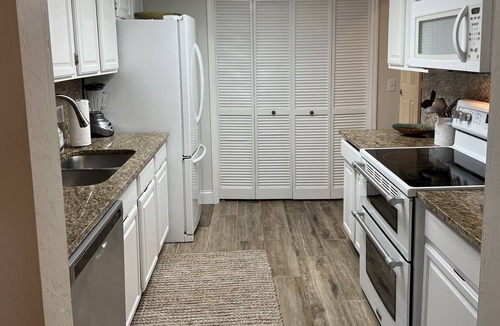 Kings Lake Condo | Spacious and Cozy Naples Nest
