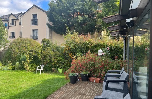 Vitry-sur-Seine House | Spacious and modern 4 bedroom 2 bathroom House with garden ideal fir families