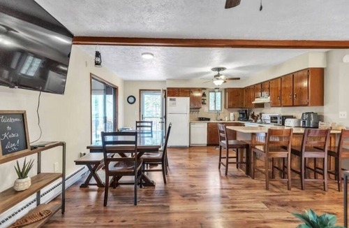 Locust Lake Village Cabin | Spacious Cabin/Hottub/firepit/Gameroom/Ski Hill/in locust lake