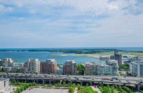 Downtown Toronto Hotel | Spacious Designer Suites in DownTown