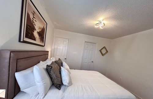 Meadowvale Village House | Spacious Detached House in Mississauga