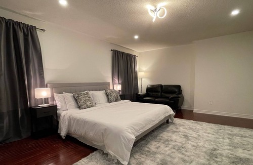 Meadowvale Village House | Spacious Detached House in Mississauga
