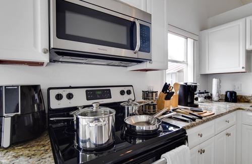 Indian Wells House | Spacious Disney Retreat - Sleeps 7 - Pet Friendly