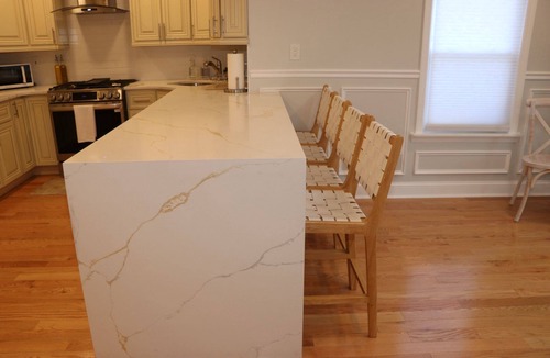 Uniondale Apartment | Spacious & Elegant 2 bedroom apartment in the heart of Uniondale