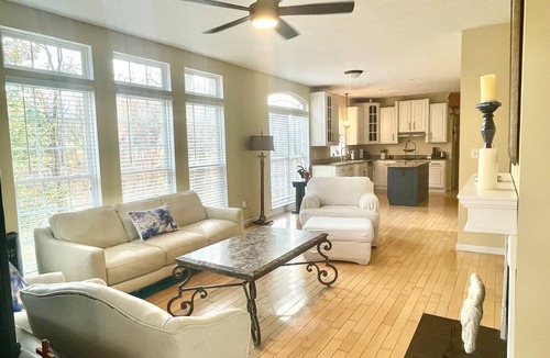 Wildwood House | Spacious equipped 4-bedroom 3.5 bath estate home-Fox Chapel Borough- Pittsburgh