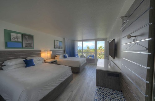 Fort Walton Beach Hotel | Spacious Family Retreat with Pools Near Waterfront Fun | 4 Units