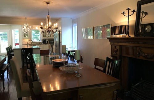 Fallingbrook House | Spacious/Family Friendly! Lake View! close to Beach & Downtown 5-night min avail