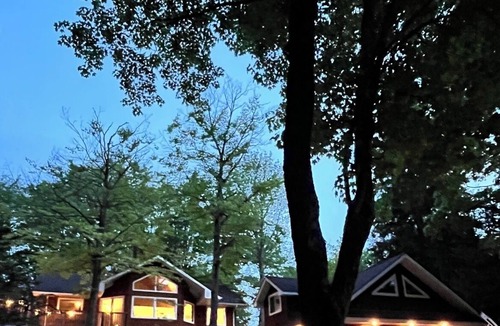 Flesherton House | Spacious Family getaway at Lake Eugenia