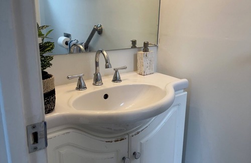Brampton House | Spacious Family Home in the Heart of Peel Village