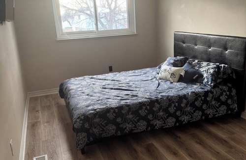 Brampton House | Spacious Family Home in the Heart of Peel Village