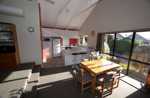 Akaroa House | Spacious Family Home