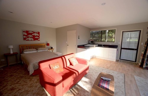 Akaroa House | Spacious Family Home
