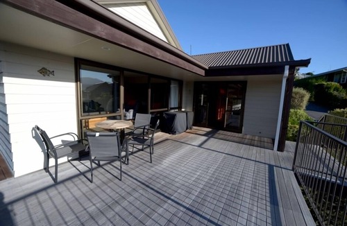 Akaroa House | Spacious Family Home